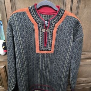 In Wild Norwegian Sweater with Calfskin Trim Like Brand New